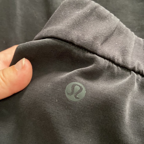 Lululemon soft stream joggers size 6 - Picture 2 of 4